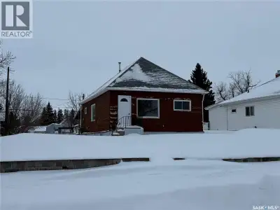 Welcome to 455 4th Ave E in Melville—and an opportunity to add value along the way. This 979 sq ft p...