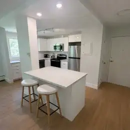 1 Bedroom - 1 Bathroom Utilities Included - (Heat, Hot Water, and Power) Card Operated Laundry in Bu...