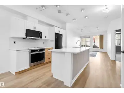 Experience the convenience of downtown living without the constant noise and congestion. This spacio...