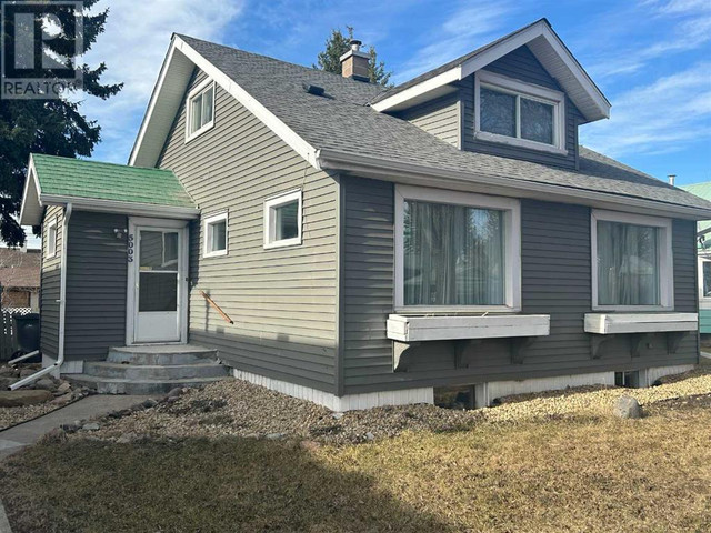 5003 56 Avenue Ponoka, Alberta in Houses for Sale in Edmonton - Image 2