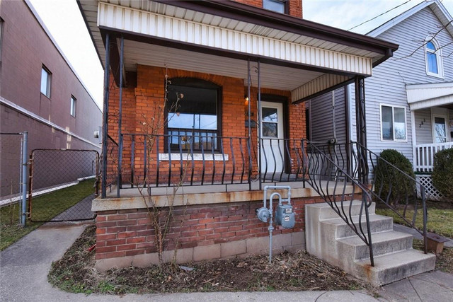 281 EAST Avenue N Hamilton, Ontario in Houses for Sale in Hamilton - Image 2