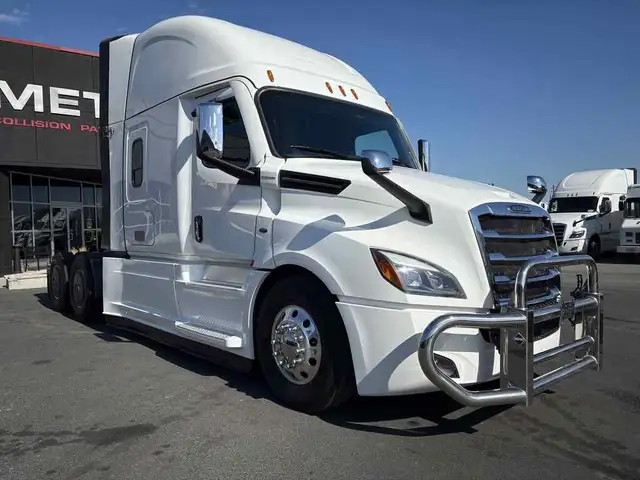 2026 Freightliner Cascadia ParkSmart Unit, Safety Certified, cal in Heavy Trucks in Hamilton - Image 5