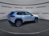 // ACCIDENT FREE!! // // SINGLE OWNER! // Meet the 2024 Toyota Corolla Cross XLE AWD, a smart compac... (image 7)