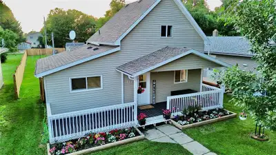R39//Somerset/Welcome to this charming 1 -storey home offering approximately 1,446 sq. ft. of comfor...
