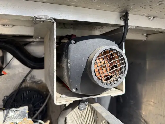 2024 Ford F-550 Crew Cab 4x4 Service Truck with Welder and Compr in Heavy Trucks in City of Montréal - Image 35