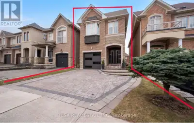 Beautiful detached home in the highly sought after Upper Thornhill Estates community of Richmond Hil...