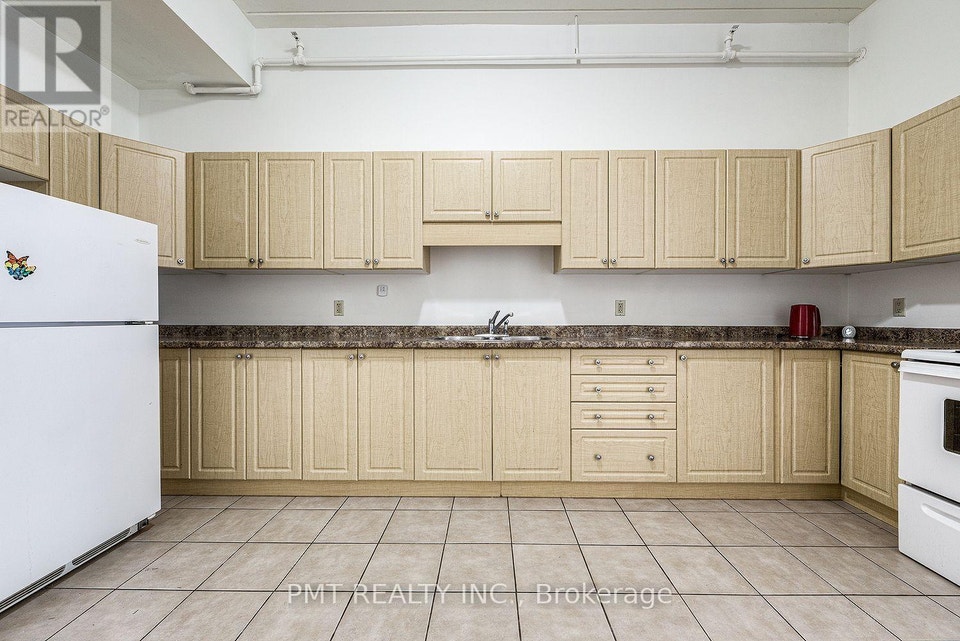 208 - 150 COLBORNE STREET Brantford, Ontario 5