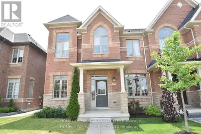 Exquisite Kleinberg Residence Nestled Within an Esteemed Enclave! Positioned in a distinguished comm...