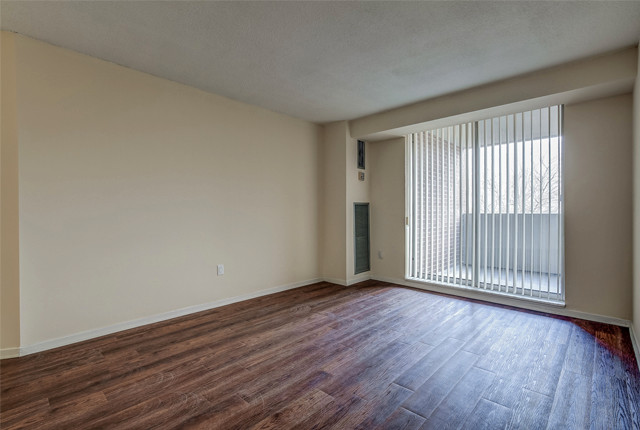 Rathburn Apartments - 3 Bdrm available at 2121 Rathburn Road Eas in Long Term Rentals in Mississauga / Peel Region - Image 4