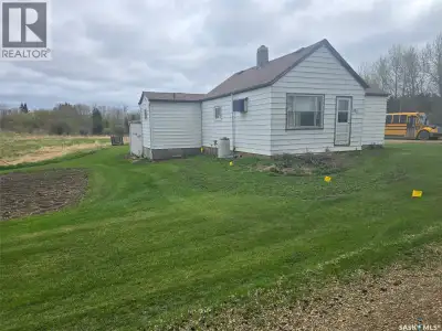 Cute 2 bedroom Home in a located in the quiet neighborhood of Norquay. This property would make the...