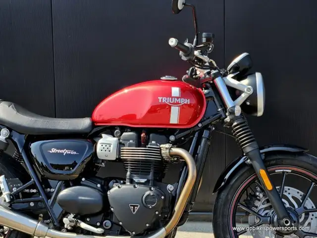 2017 Triumph Street Twin Cranberry Red in Street, Cruisers & Choppers in Oshawa / Durham Region - Image 15