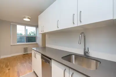 one bedroom, Kingston road and Woodbine - ID 1193