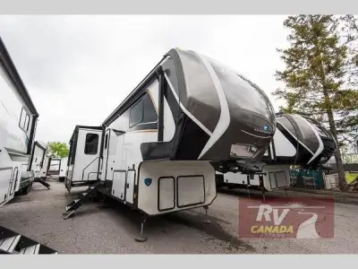 Please Call Us At 613.851.7326 with any questions? Keystone Alpine Avalanche Edition fifth wheel 366...