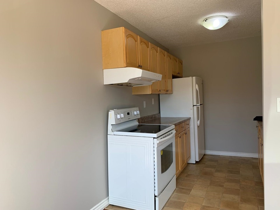 Beautiful 3 Bedroom Unit in Sylvan Lake!!!! 4
