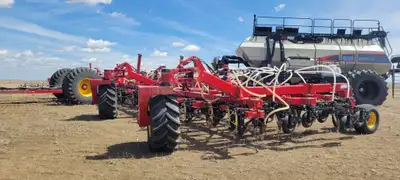 2022 Bourgault 3335-86 ParaLink 86 Ft Air Drill W/ 2022 Bourgault 91300 Tow Behind Air Cart - 12 In...