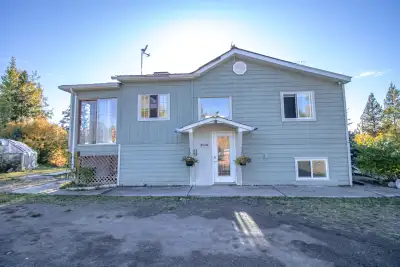 9805 AIRPORT ROAD, FORT ST. JAMES, BC - 4 BEDS 3 BATHS - $375,000 Enjoy country living with city con...