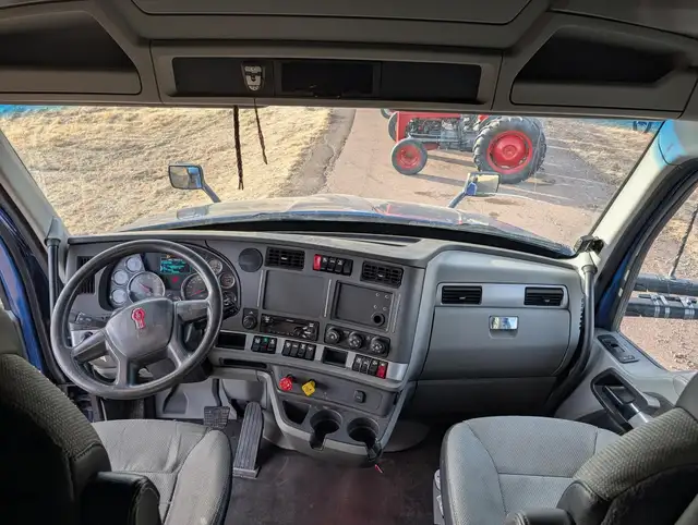 2020 KENWORTH T680 in Heavy Trucks in Kamloops - Image 28