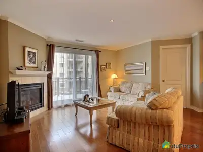 Splendide condo clé en main avec ascenseur situé au 2e étage. Une seule visite vous charmera! Condo...