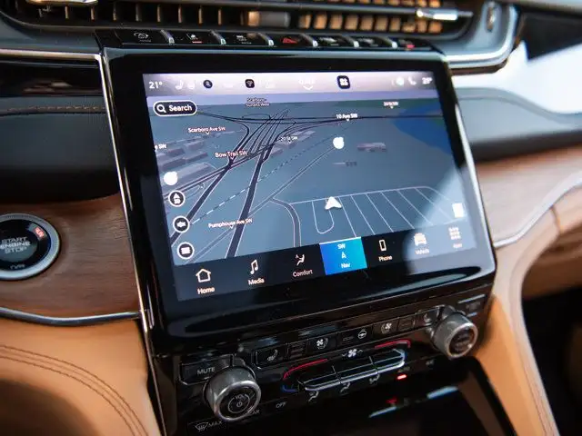 2025 Jeep Grand Cherokee L Summit in Cars & Trucks in Calgary - Image 15