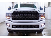 **ONE OWNER - ACCIDENT FREE** ORIGINAL FACTORY PRICE $100,030 212 KM This 2024 Ram 3500 4x4 Crew Cab... (image 4)