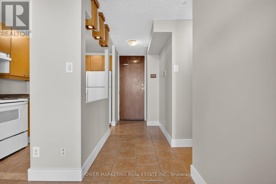 810 - 2020 JASMINE CRESCENT Ottawa, Ontario 4