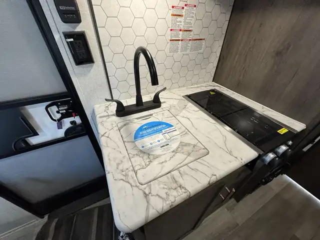 2022 ,Coachmen RV,Viking 17FQ in Travel Trailers & Campers in Kamloops - Image 10