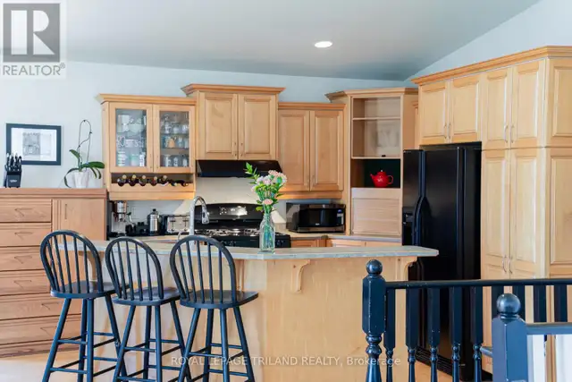 10234 JULIE AVENUE Lambton Shores (Grand Bend), Ontario in Houses for Sale in Grand Bend - Image 19