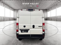 TRAILER SWAY CONTROL, ILLUMINATED ENTRY, REMOTE KEYLESS ENTRY, TRACTION CONTROL, ELECTRONIC STABILIT... (image 5)