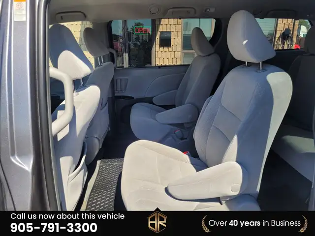 2018 Toyota Sienna LE | AWD | Power doors in Cars & Trucks in Mississauga / Peel Region - Image 31