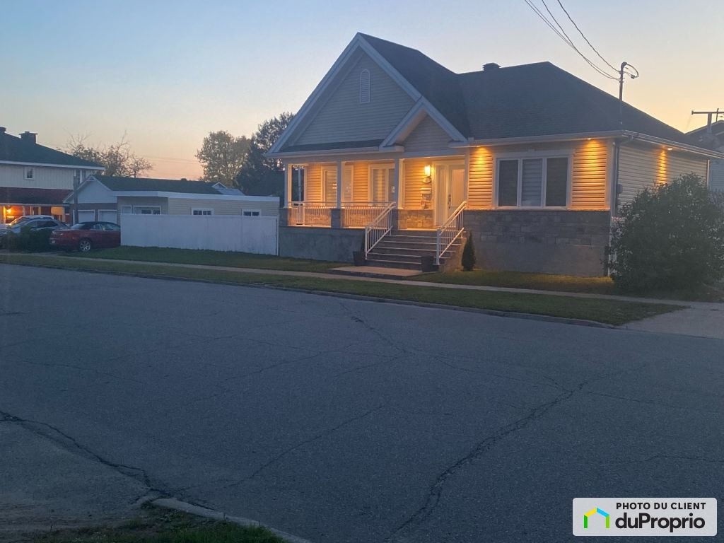 $324,900 - Bungalow for sale in La Tuque — photo 1