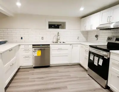 1 year old, 2-bedroom apartment on a quiet street in central Dartmouth. Lake Banook and Kiwanis Grah...