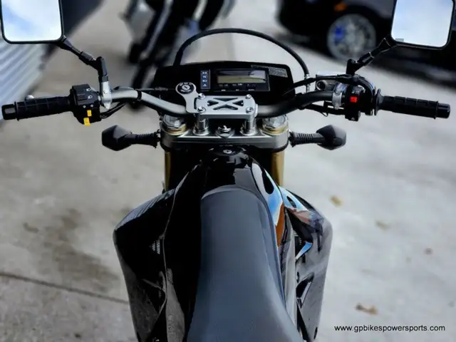 2024 Suzuki DR-Z400SM in Dirt Bikes & Motocross in Oshawa / Durham Region - Image 8