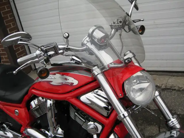 2006 Harley-Davidson CVO VRSCSE2 Screamin’ Eagle V-Rod in Street, Cruisers & Choppers in City of Toronto - Image 3