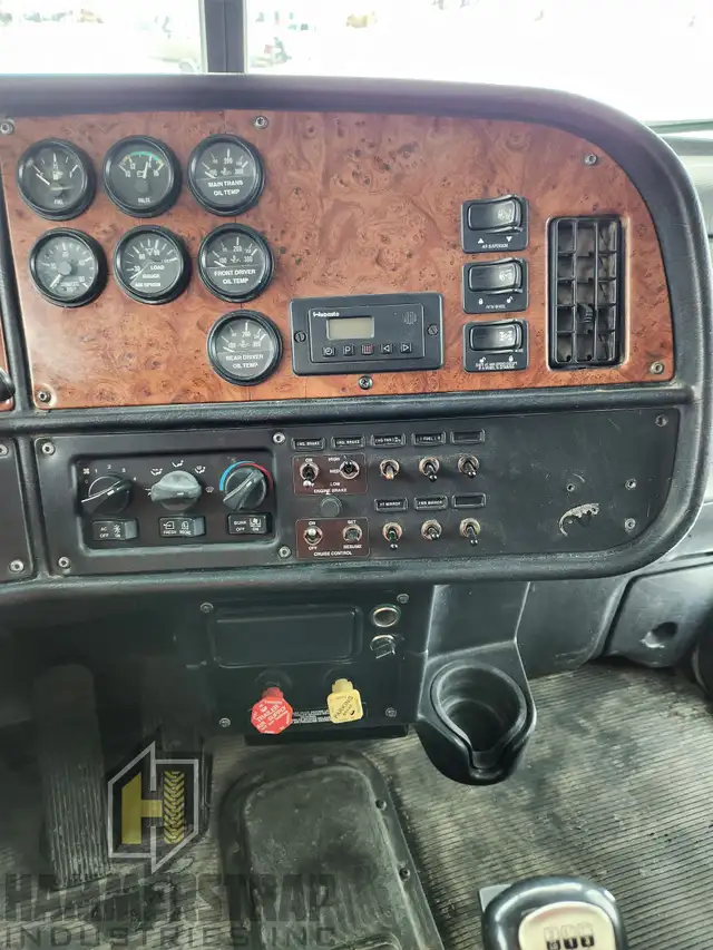 2004 PETERBILT 378 Sleeper Semi Truck w/ C15 Cat Engine in Heavy Trucks in Edmonton - Image 23