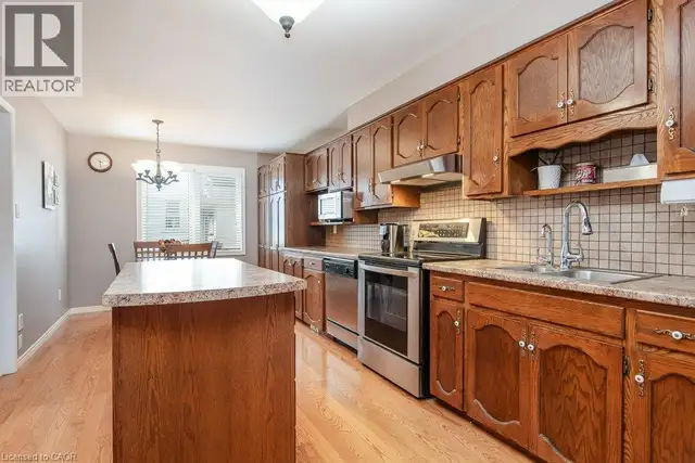 108 QUEENSWAY Drive St. Jacobs, Ontario in Houses for Sale in Kitchener / Waterloo - Image 17