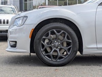 Check out this 2023 Chrysler 300 300 Touring L before it's too late! * This Chrysler 300 is a Bargai... (image 8)