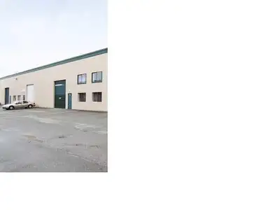Multi use lite industrial C2 zoning on Langley's #10 hwy. 2335 square feet warehouse, approximately...