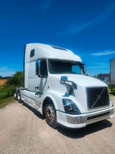 2015 VOLVO VVN 670 HIGHWAY TRUCK, D13 ENGINE, I-SHIFT AUTOMATIC TRANSMISSION, 17011805KM TRUCK IS IN...