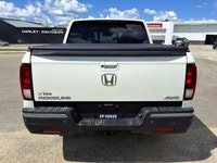 NEW TO CANADA? WE HAVE AN APPROVAL WAITING FOR YOU! The 2017 Honda Ridgeline EX-L is a versatile pic... (image 5)