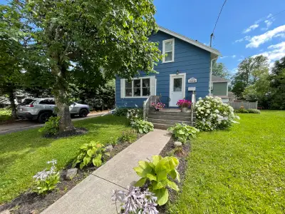 Perfect for professionals or anyone traveling for work, this fully furnished, all-inclusive rental o...