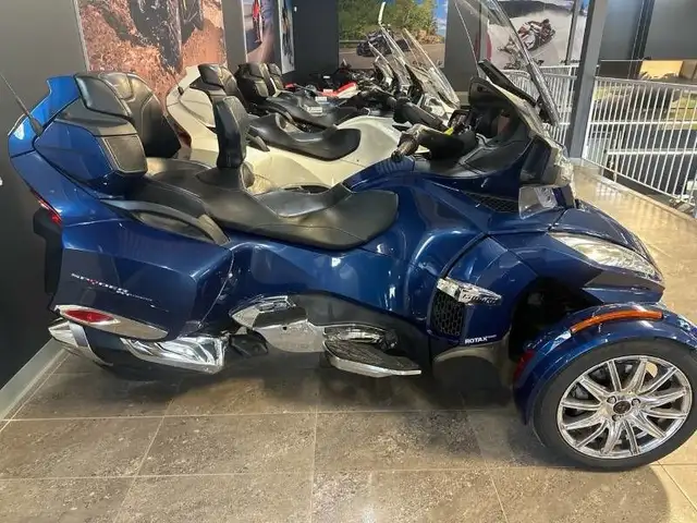 2016 Can-Am SPYDER RT LTD (SE6) BLEU ORB in Sport Touring in Lanaudière - Image 3