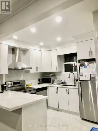MAIN - 338 TAYLOR MILLS DRIVE S Richmond Hill (Crosby), Ontario