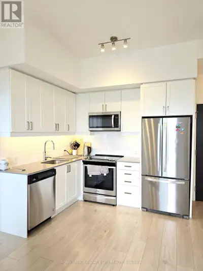 LPH22 - 8 NAHANI WAY NE Mississauga (Hurontario), Ontario