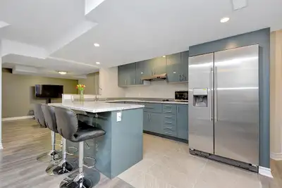 4 Bedroom Apartment/Modern Open Layout/For rent in Ottawa