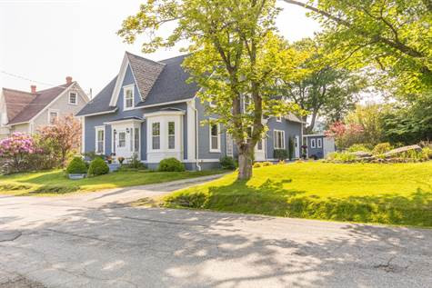 12 Whipple Street in Houses for Sale in Yarmouth