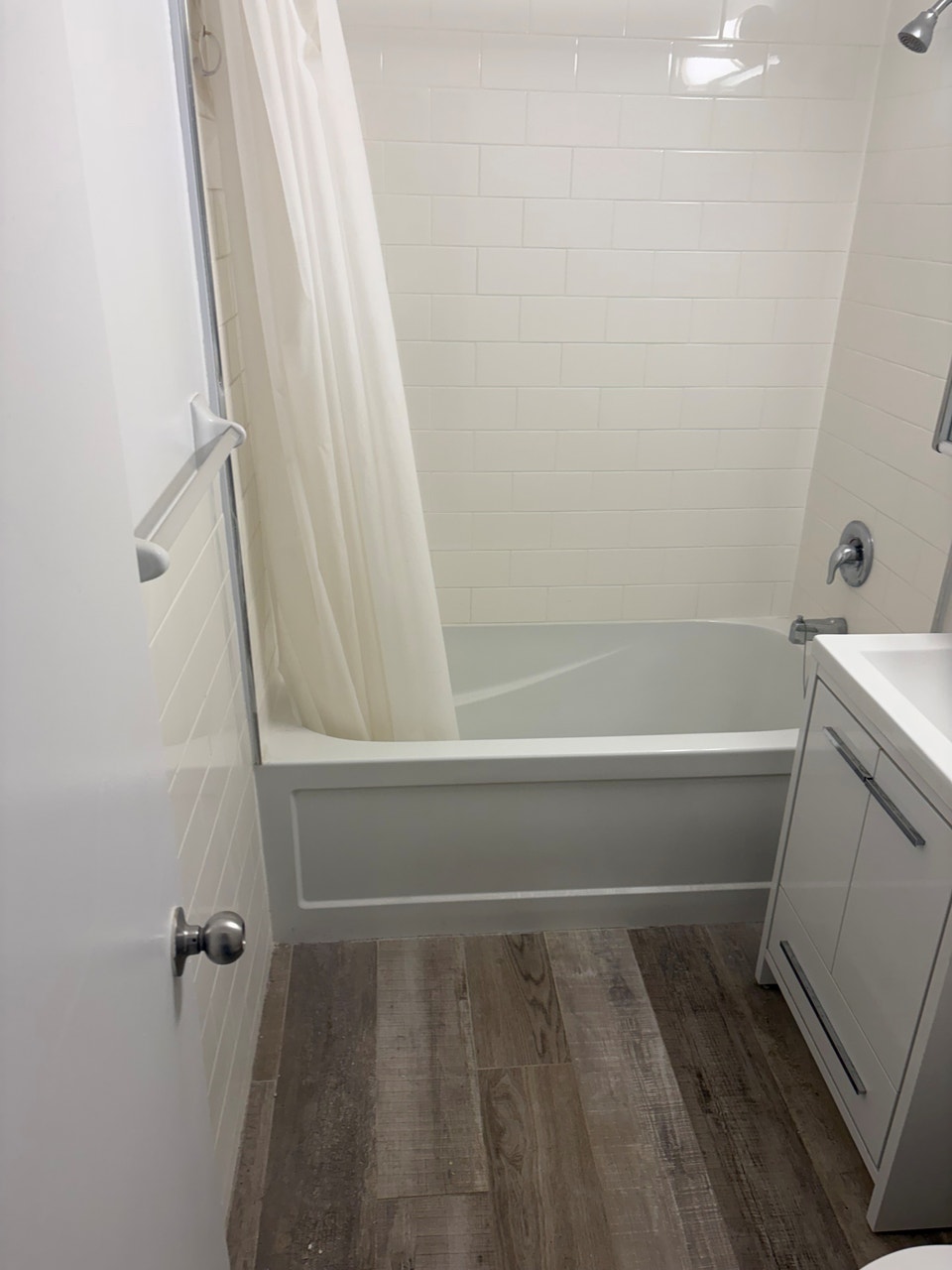 Bachelor apartement in great location, Bayview and Davisville 4