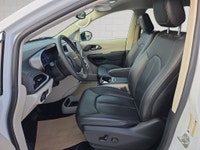 CLEAN CARFAX, LUXURY SEATING FOR 7 Discover comfort, versatility, and premium features in this 2024... (image 9)