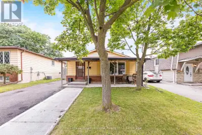 Amazing Opportunity for a Legal Duplex in Desirable Pioneer Park neighbourhood of Kitchener. This pr...