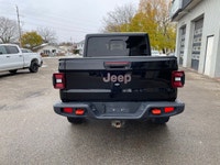 2023 Jeep Gladiator Mojave 4x4 with the 3.6L V6, automatic transmission, and only 44,003kms! Clean h... (image 6)