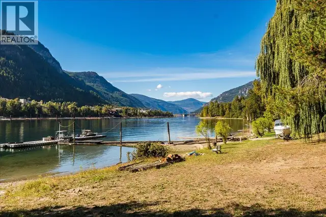 3788 Broadwater Road Castlegar, British Columbia in Houses for Sale in Nelson - Image 5